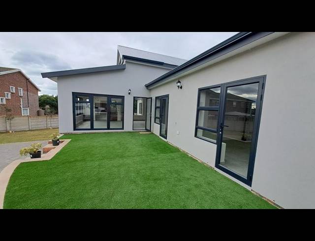 4 BEDROOM HOUSE FOR SALE IN STILBAAI-WES
